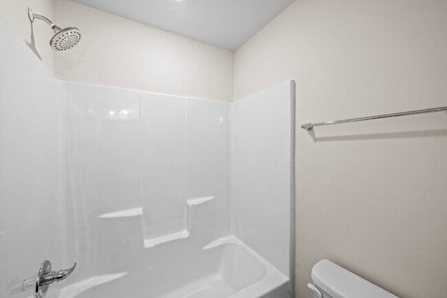 Building Photo - Charming 2-Bedroom, 2.5 Baths Townhouse in...