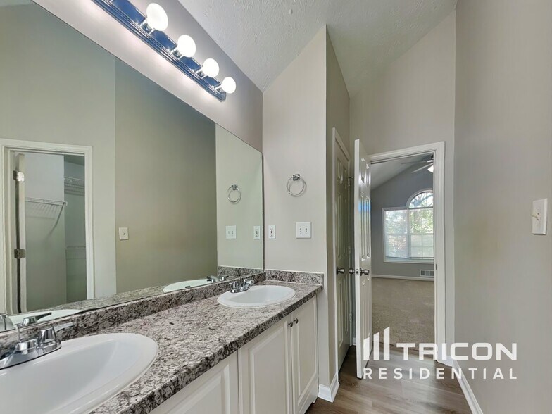 Building Photo - 235 Princeton Way