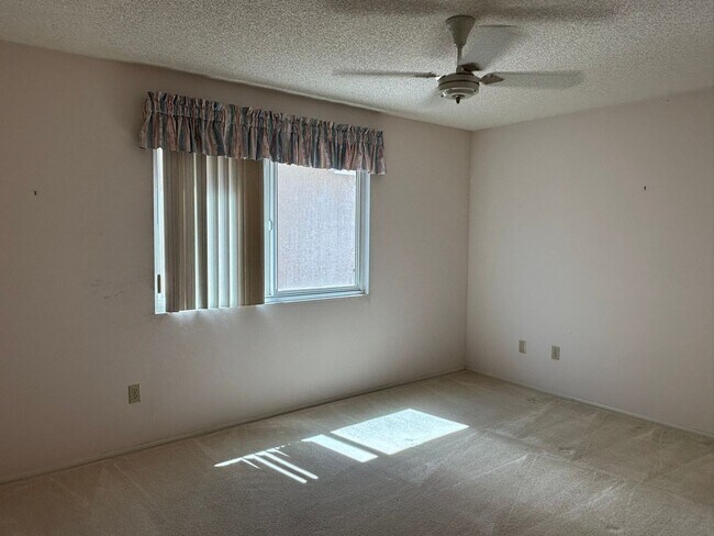 Building Photo - Spacious 3 bedroom Long Term Unfurnished home in Leisure World a 45+ Active Adult Resort Community