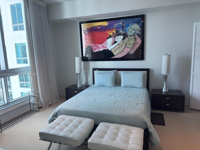 Building Photo - 300 S Biscayne Blvd