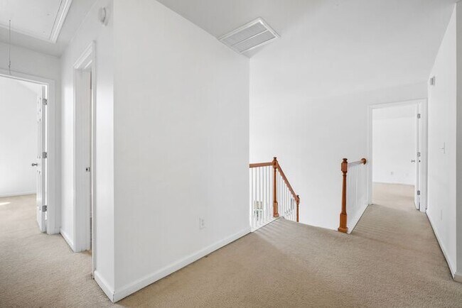 Building Photo - 1255 Wondering Way