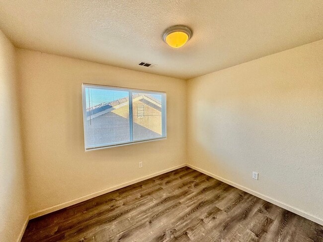 Building Photo - REDUCED!!! 4 Bedroom, 3 Bath Tri-Level Hom...