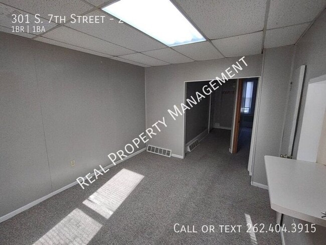 Building Photo - 301 S 7th St