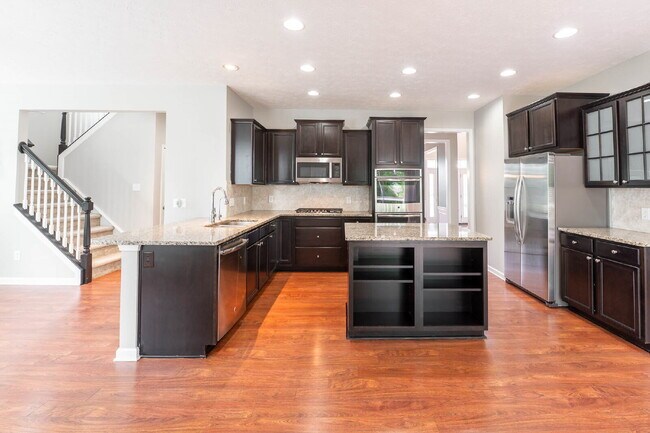 Building Photo - 4 Bedroom , 3 full bath with basement