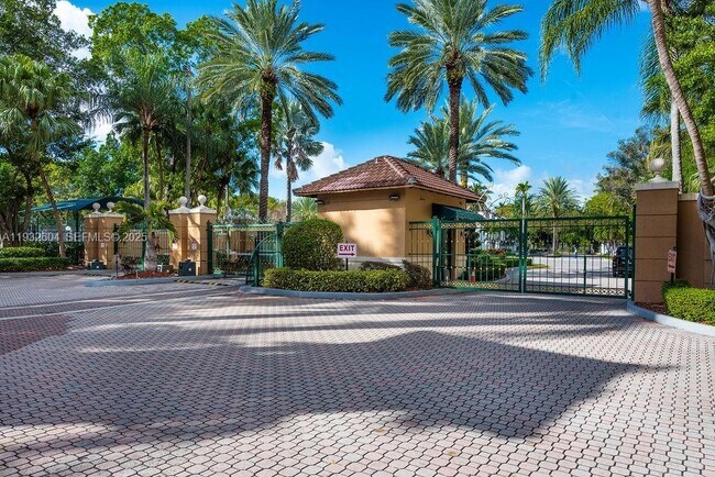 Building Photo - 19999 E Country Club Dr