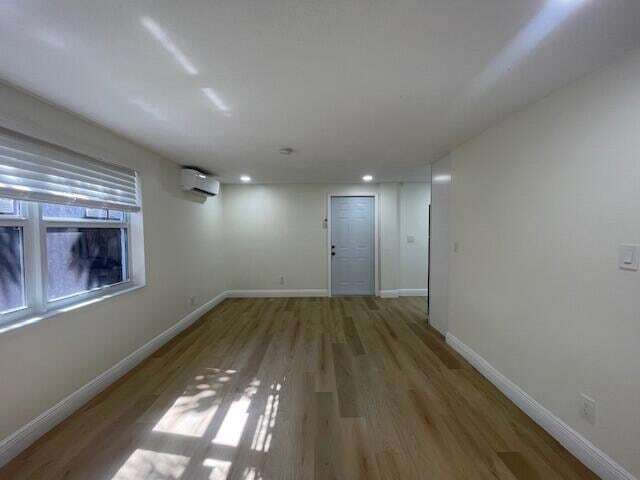Building Photo - 302 N Tamarind Ave