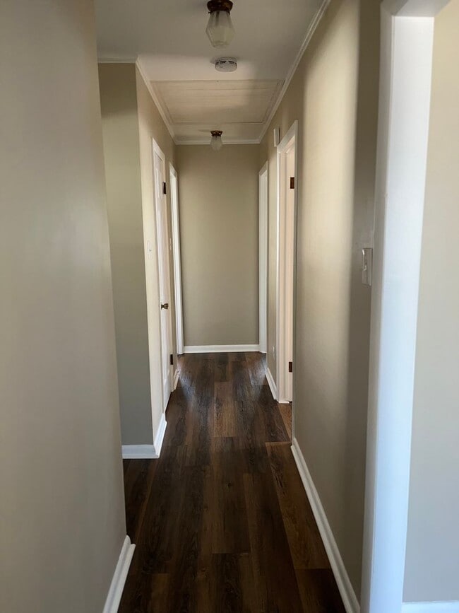 Building Photo - 3 Bed 1.5 Bath Home