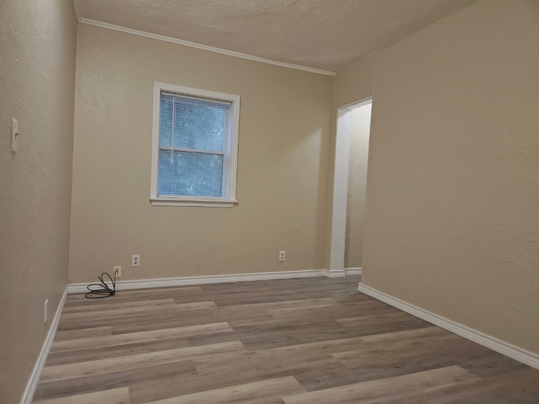 Building Photo - 808 W Cypress Ave