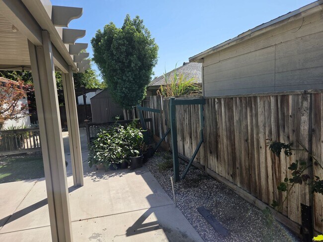 Building Photo - 3208 St Ann Way
