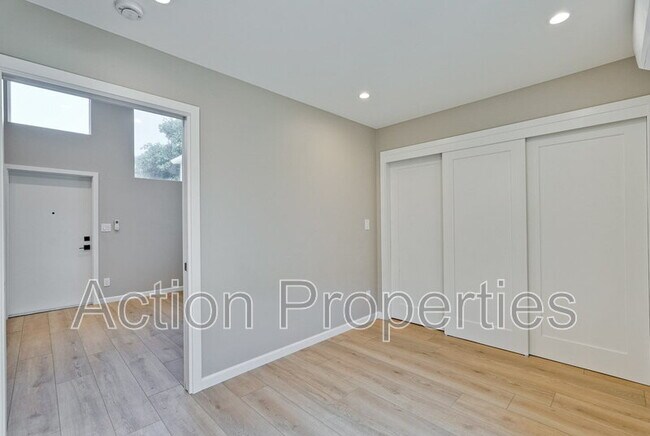 Building Photo - 368 Camille Ct