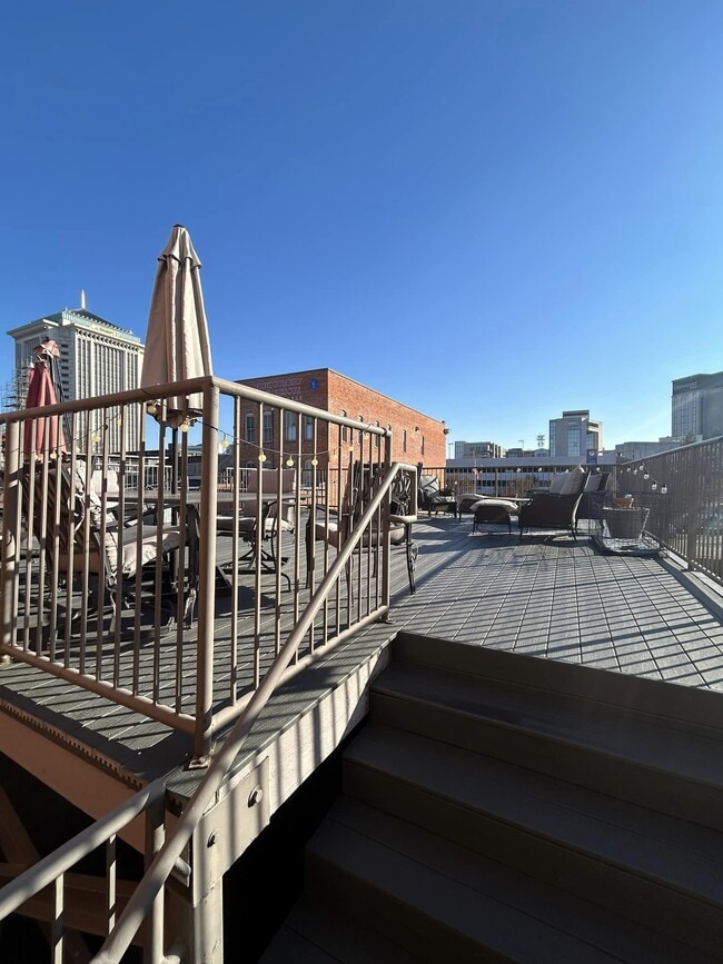 Building Photo - 246 N Court St