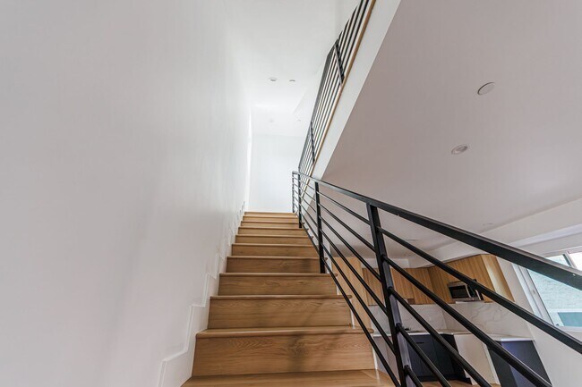 Building Photo - 13463 Beach Ave