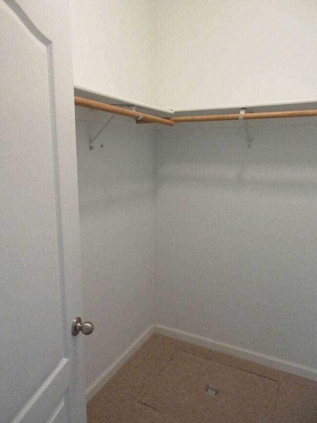 Building Photo - Beautiful Three Bedroom in Silverton