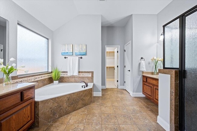 Building Photo - 385 Wild Rose Dr