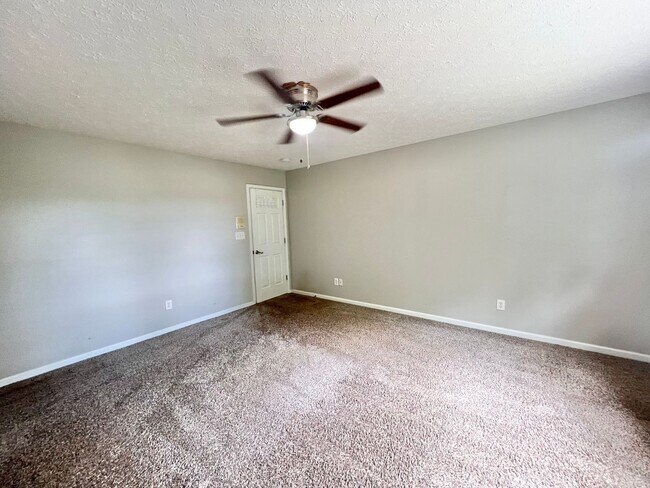 Building Photo - Charming 4BD, 2.5BA Durham Home with a Bonus Sun-Room & Fenced In Yard Only 10 Minutes Away from ...