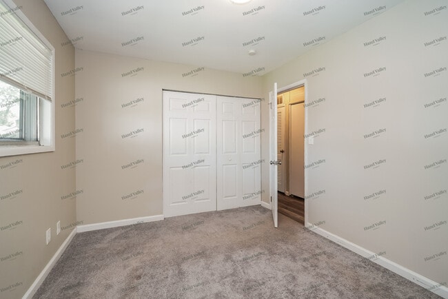 Building Photo - 3871 Laguna Dr
