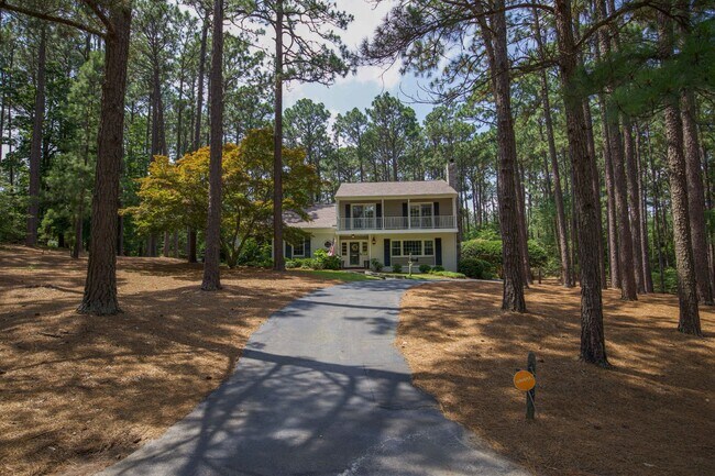 Building Photo - Stunning home in Weymouth Woods Southern P...