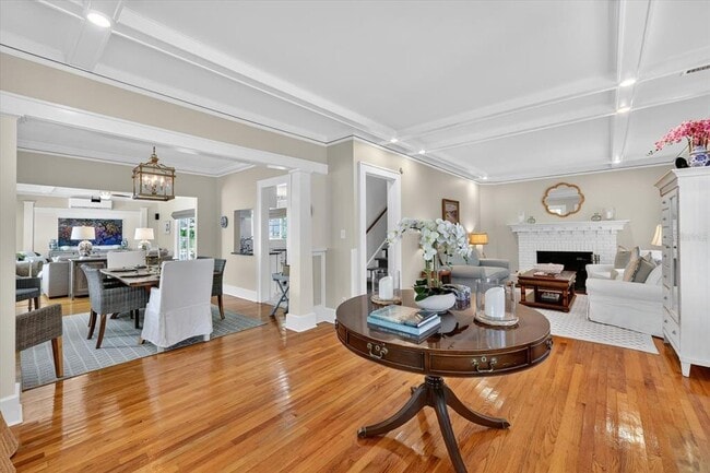 Building Photo - 235 10th Ave NE