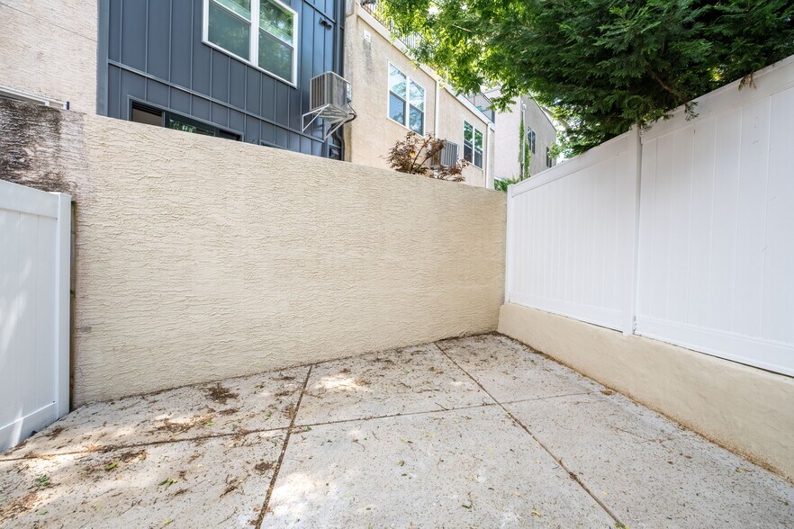 Building Photo - 2508 Christian St