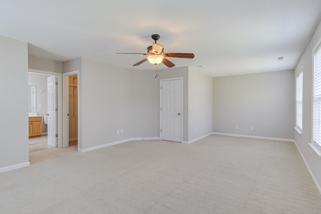 Building Photo - 2112 Echo Glen Ln