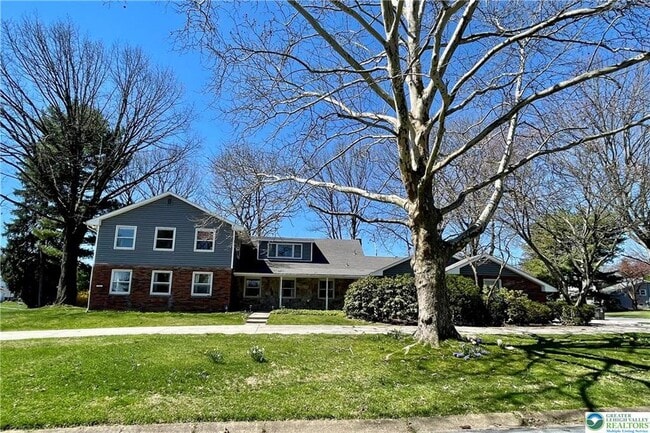 Building Photo - 1331 Armstrong Rd