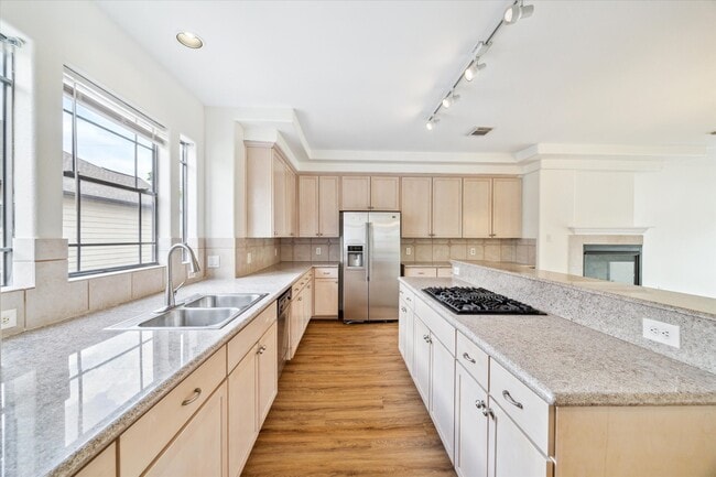 Building Photo - 2402 Calumet St