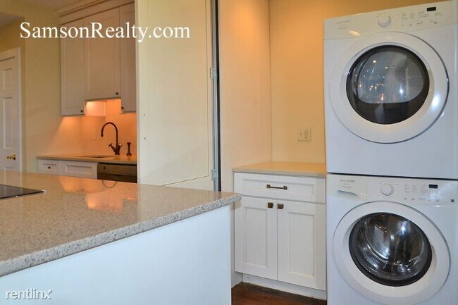 Building Photo - 2 br, 2.5 bath Townhome - 33 Power St