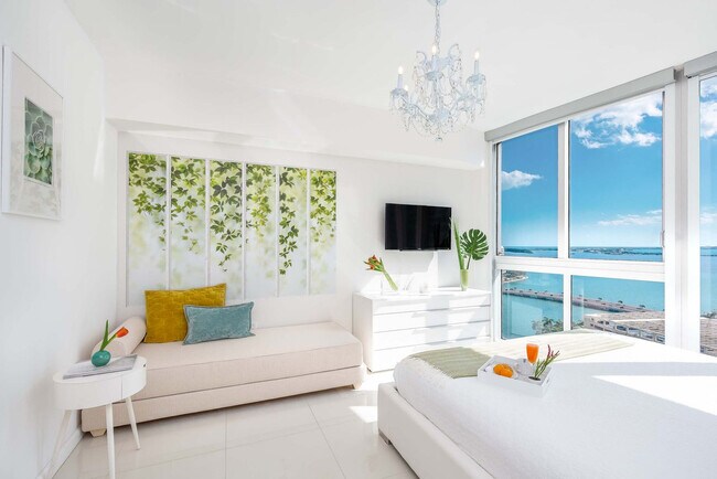 Building Photo - 485 Brickell Ave