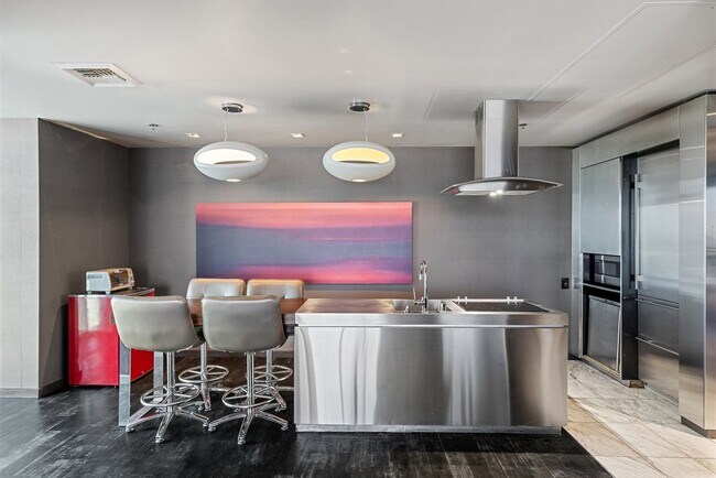 Building Photo - LVP 2301 LLC