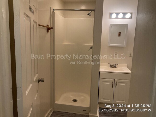 Building Photo - 1206 Forest Ave