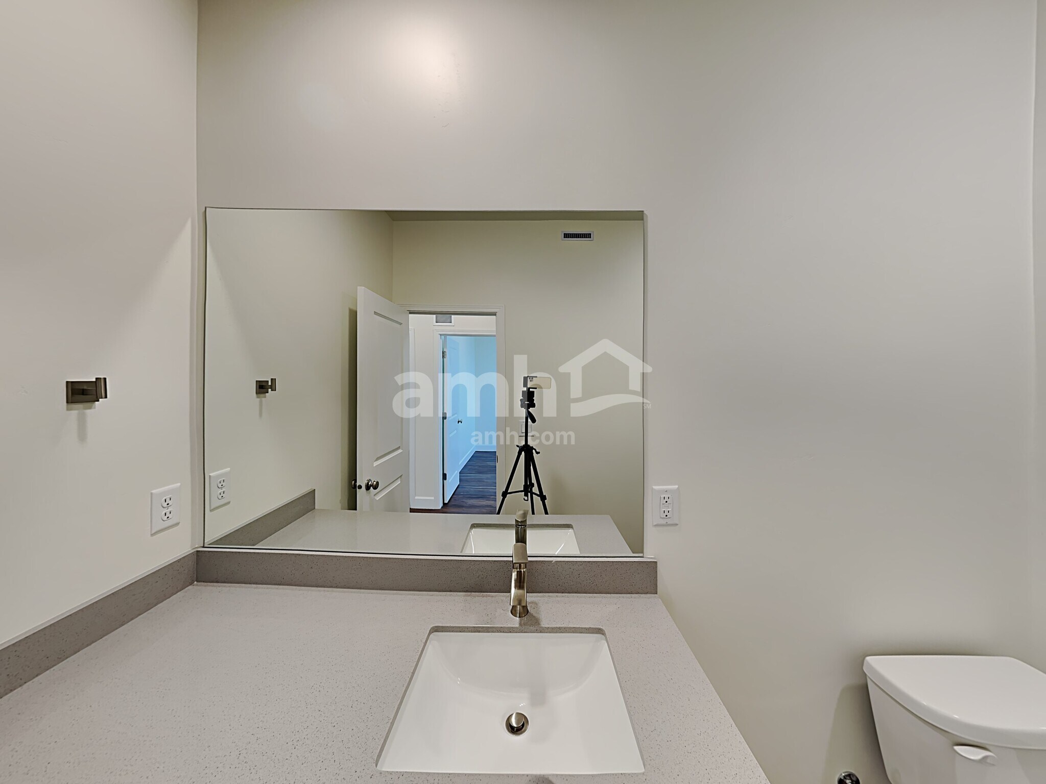 Building Photo - 3264 Fields Ave