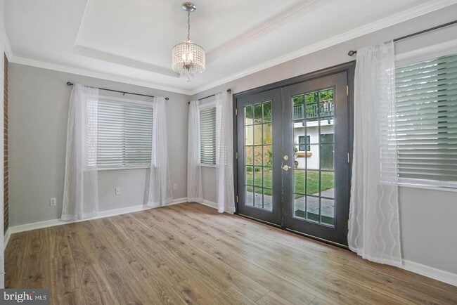 Building Photo - 5758 Biscayne Dr