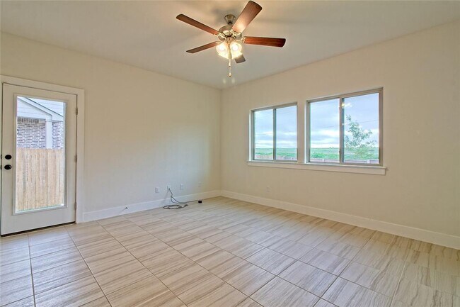 Building Photo - 555 White Steppe Way