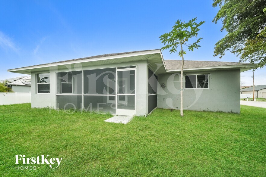 Building Photo - 2100 SW 12th Terrace