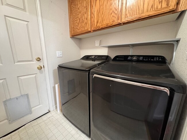Building Photo - 1130 Shadow Mountain Dr