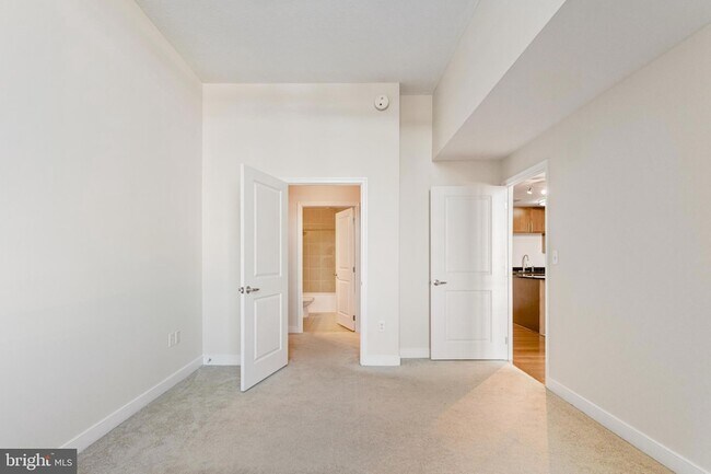 Building Photo - 155 Potomac Passage