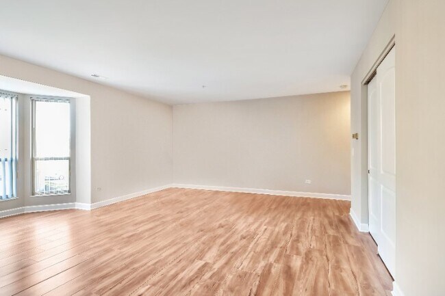 Building Photo - 57 E Hattendorf Ave