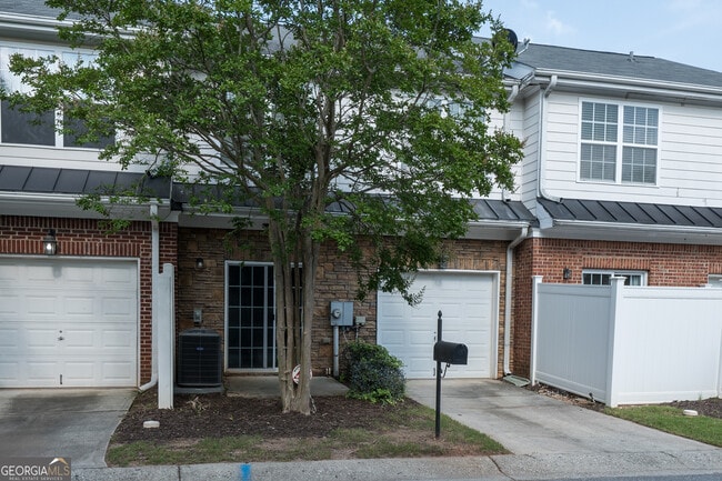 Building Photo - 2818 Village Trce