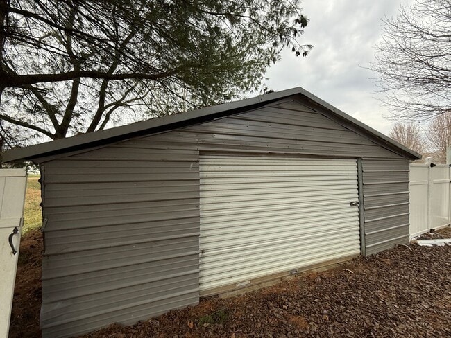 Building Photo - 1730 Azure Way