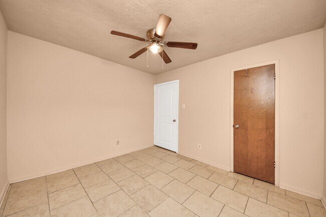 Building Photo - 9126 Willow Meadow Dr