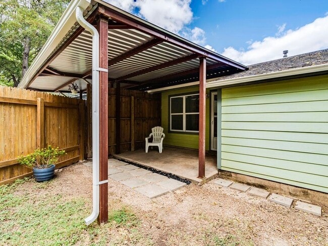 Building Photo - 1607 Valleyridge Dr