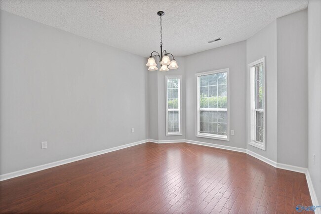 Building Photo - 469 SW Sussex Dr
