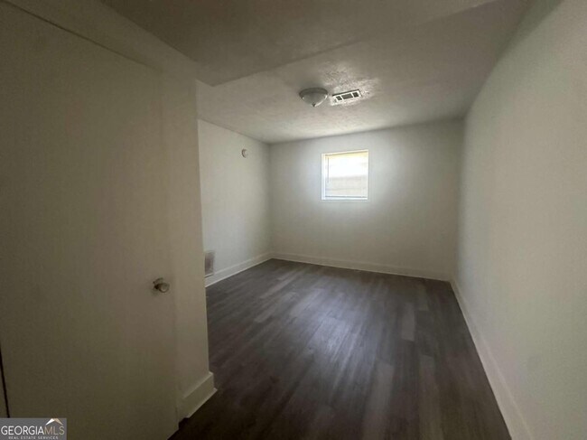 Building Photo - 1009 Pinecrest Dr