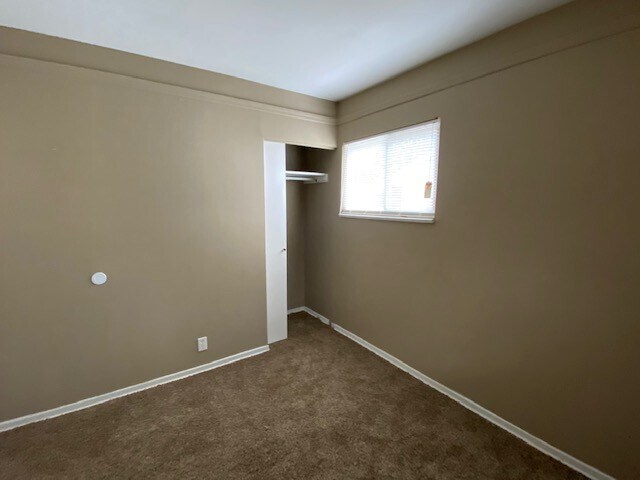 Building Photo - 10564 Spring Garden Dr