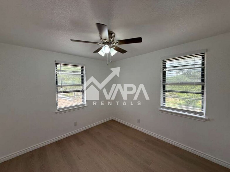 Building Photo - 4351 Sun Vista Ln