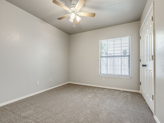 Building Photo - Beautifully remodeled home in Edmond + Edm...