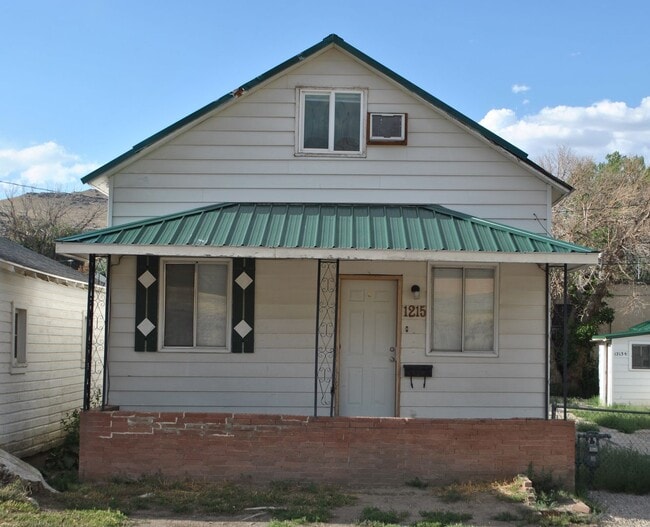Primary Photo - 1215 W Pine St