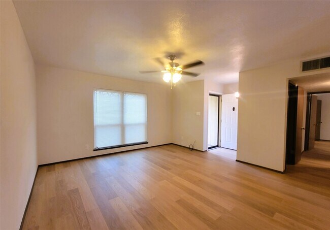 Building Photo - 7724 Val Verde Dr