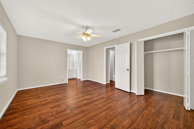 Building Photo - 9022 Wilcrest Dr