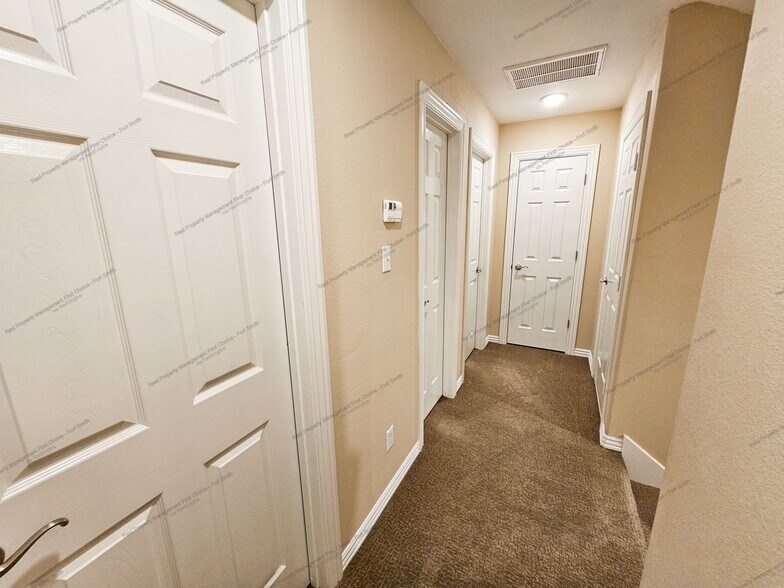 Building Photo - 9907 Landry Dr